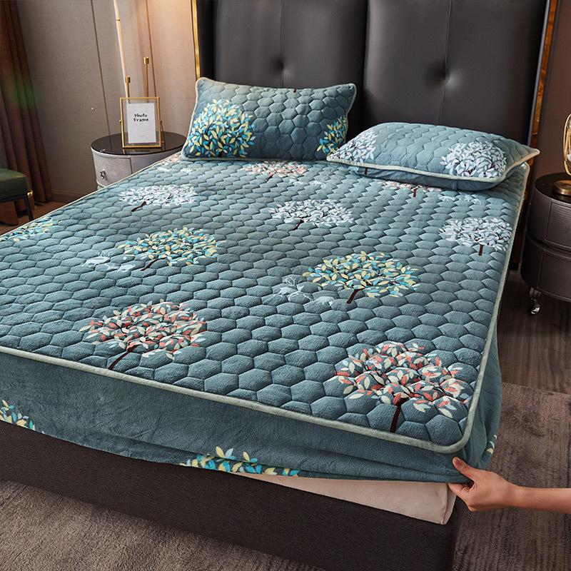 Soft Polyester Bedding Sheet Mattress Cover Quilted Bedspread Elastic