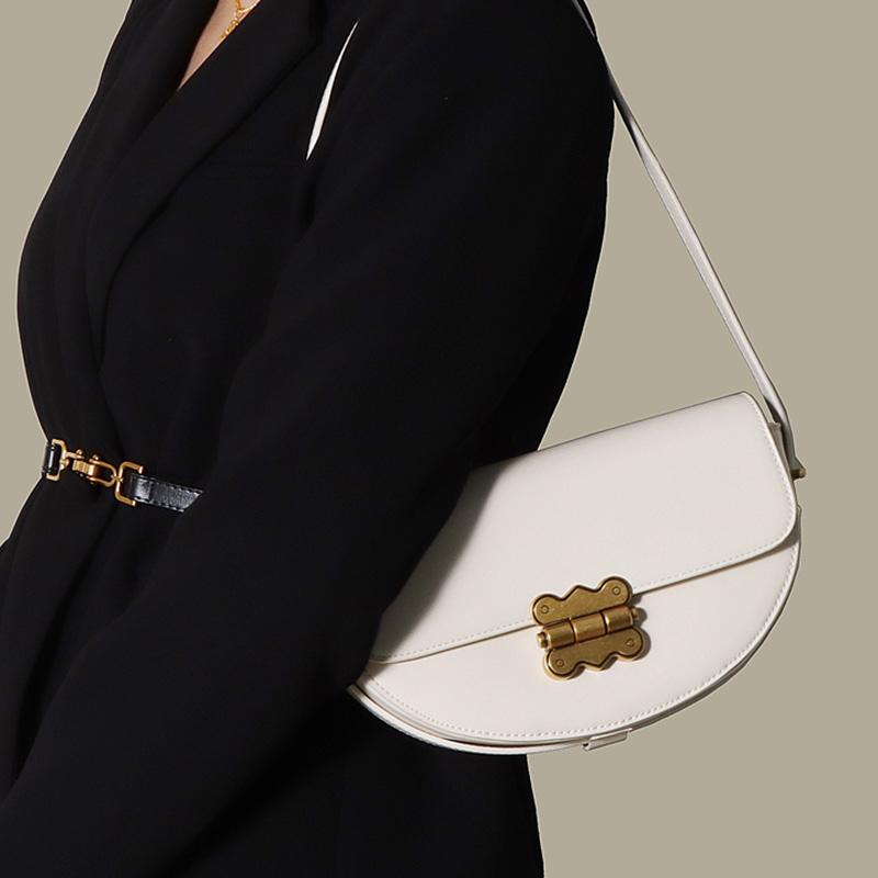 Женская полукруглая сумка-седло из спилковой кожи — фото 4