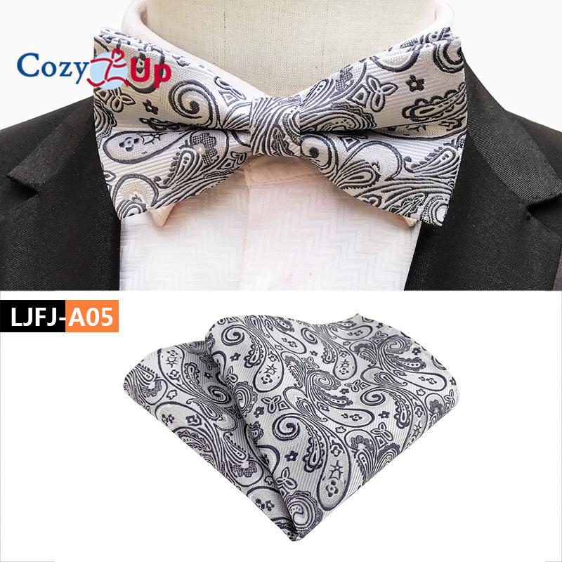 Costum Din Două Piese Papion Paisley Și Batista De Buzunar