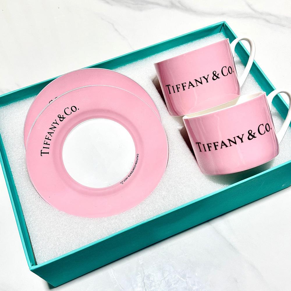 

Набір з кавової чашки та блюдця Tiffany Blue з кістяного фарфору - Елегантний подарунок для пар 220ml рожевий