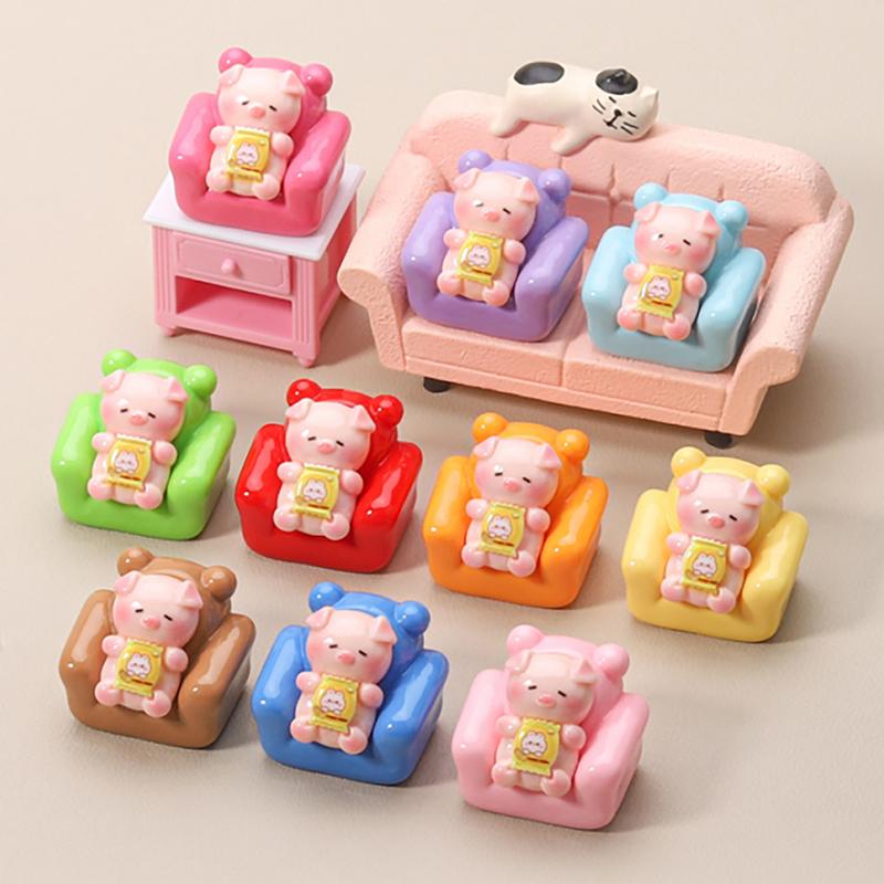 1/2Pcs Cute Pig Potato Chips Sofa Doll Car Ornaments Micro Landscape Ornaments Desktop Home Decor Dollhouse Toy Accessories Gift