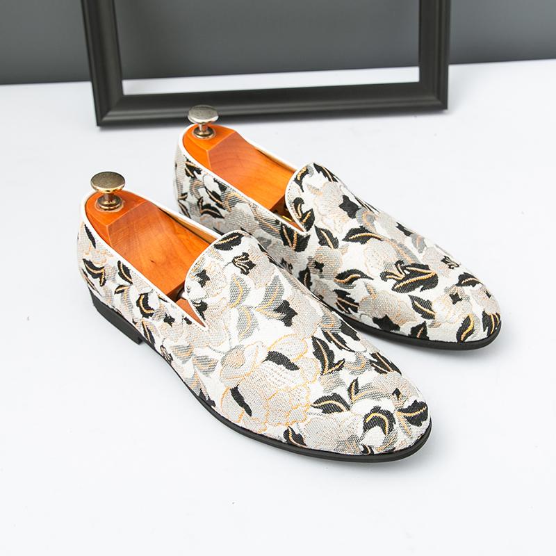 Men’s Printed Flats Loafers Dress Monks Shoes Men Slip on Pointed Toe Tuxedo Rock Club Shoes Plus Size