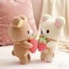 Uroczo trzymający truskawki Rilakkuma Pluszowa zabawka Korilakkuma Biały Brązowy Miś Pluszowa Wypchana Lalka Prezent dla Dziewczynek