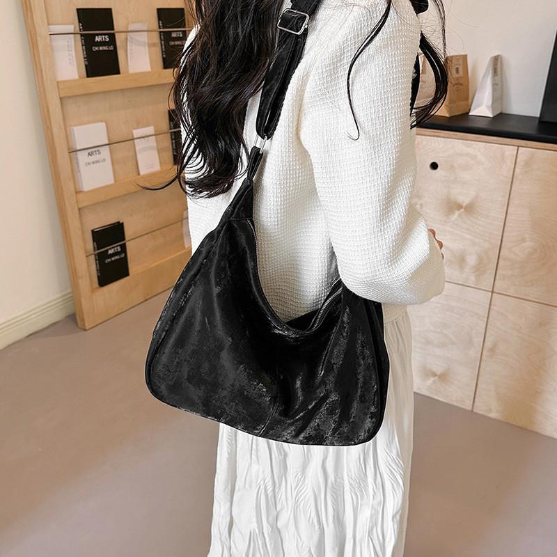 Fashionable High-end Ladies Tote Bag Spring New Fresh Versatile Large Capacity Shoulder Crossbody Bags