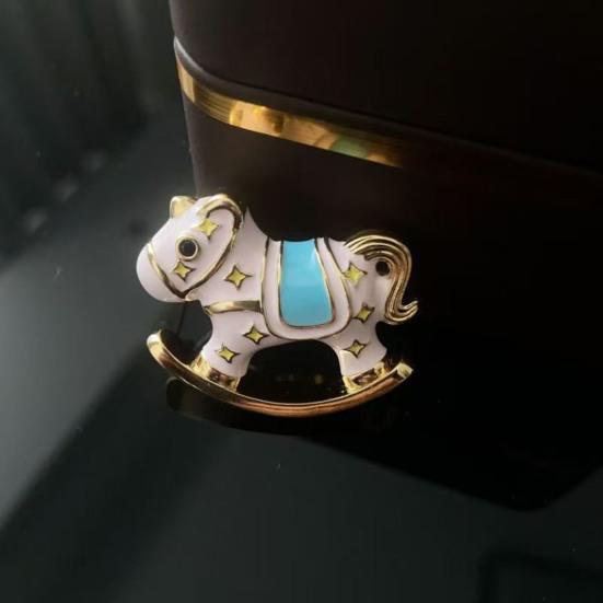 Rhinestone Horse Brooch Sweater Cardigan Coat Business Suit Zodiac Animal Lapel Pin Men Women Fashion Jewelry Clothing Accessories