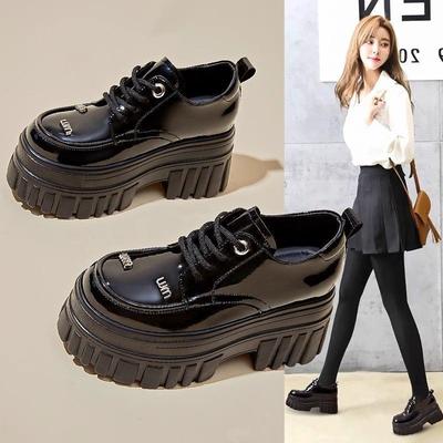Mocassins noirs pour femmes 2025 printemps nouveau à semelle épaisse petite augmentation interne de la hauteur chaussures pour femmes polyvalentes style collège petites chaussures en cuir