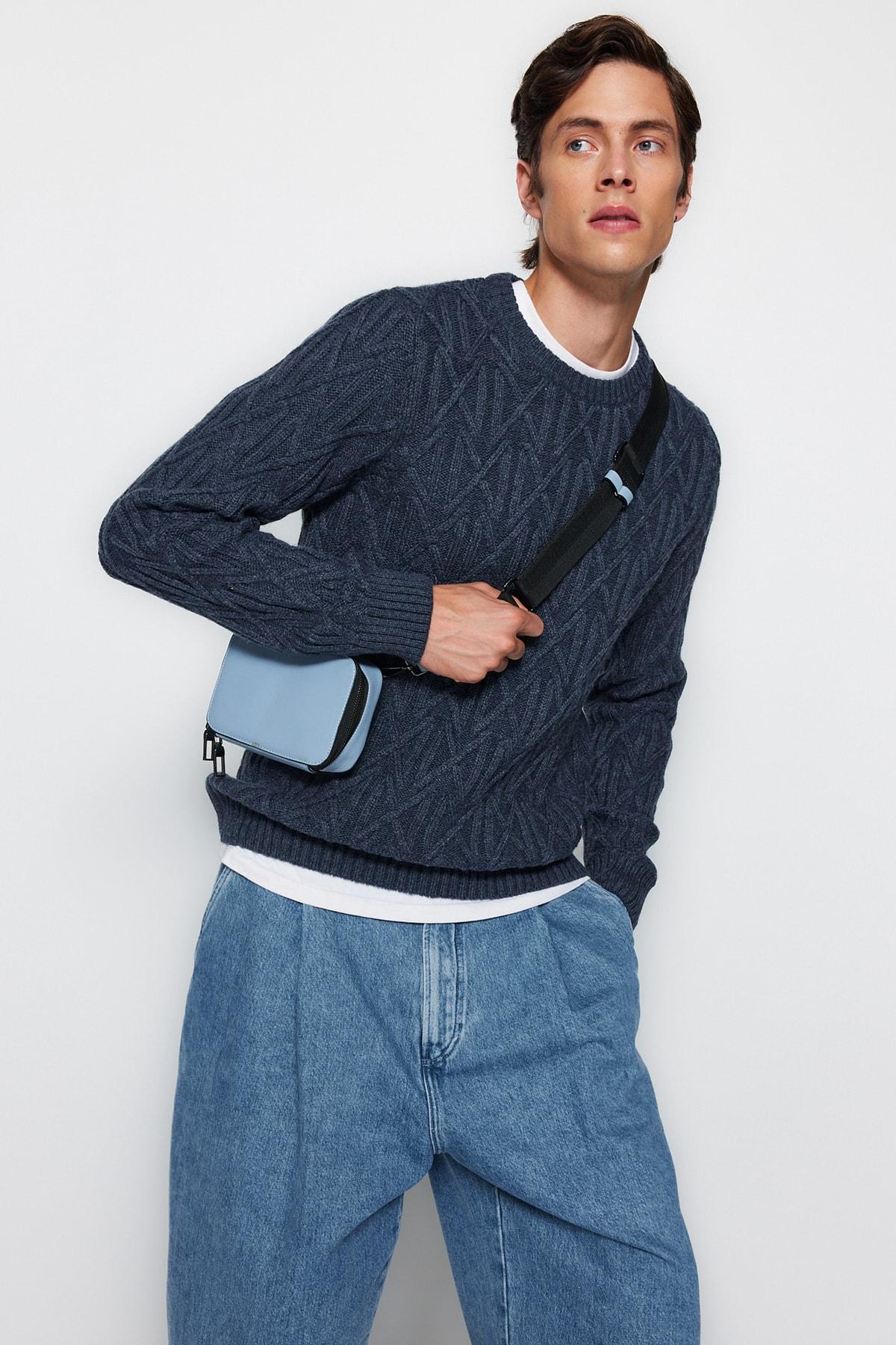 

Мужской приталенный трикотажный свитер с жаккардовым узором Indigo TMNAW24KZ00015..