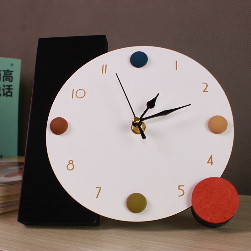 Nordische Tischuhren Elegante Runde Uhr Tischplatte Leise Mini Minimalistische Uhr Holz Beistelltischuhr Einzigartige Dekoration und Accessoires mit Basisdesign