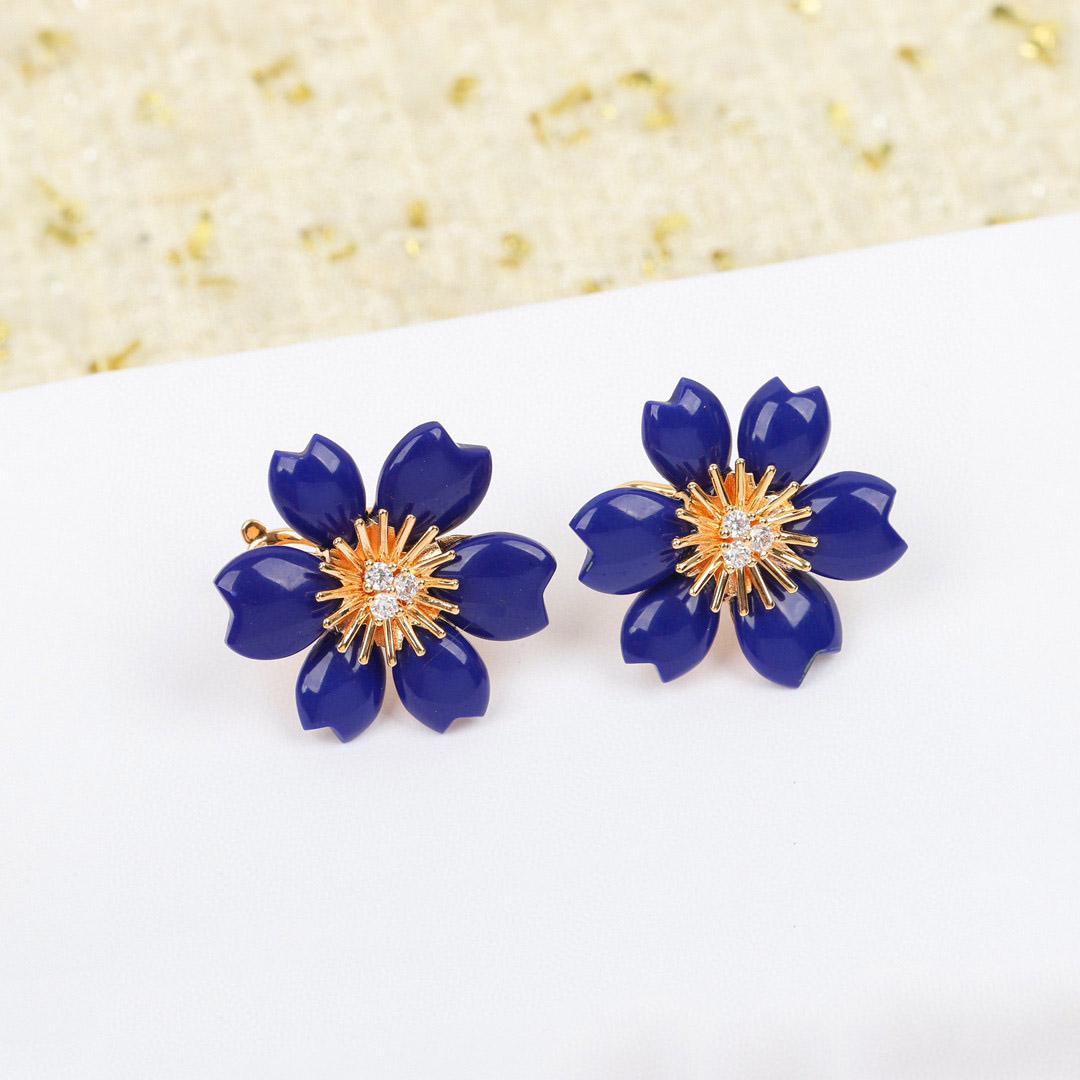 

New Hot Brand Vintage Flower Earring for Women Luxury Jewelry Designer Eardrop Fashion Lady Party Electroplate Clip Earrings синий