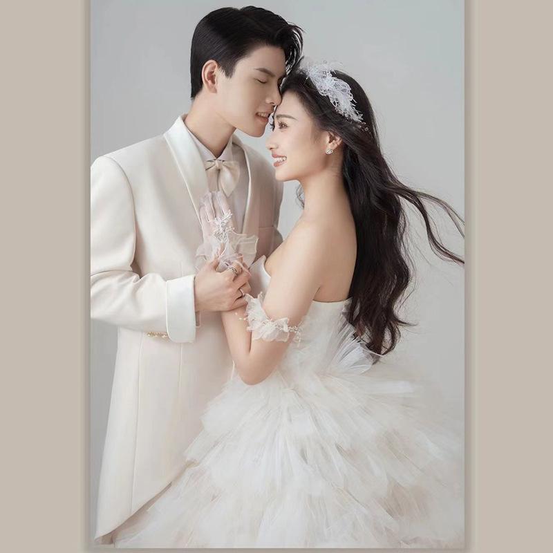 White light wedding dress 2025 spring new dress fashionable light wedding dress one-word shoulder mesh group