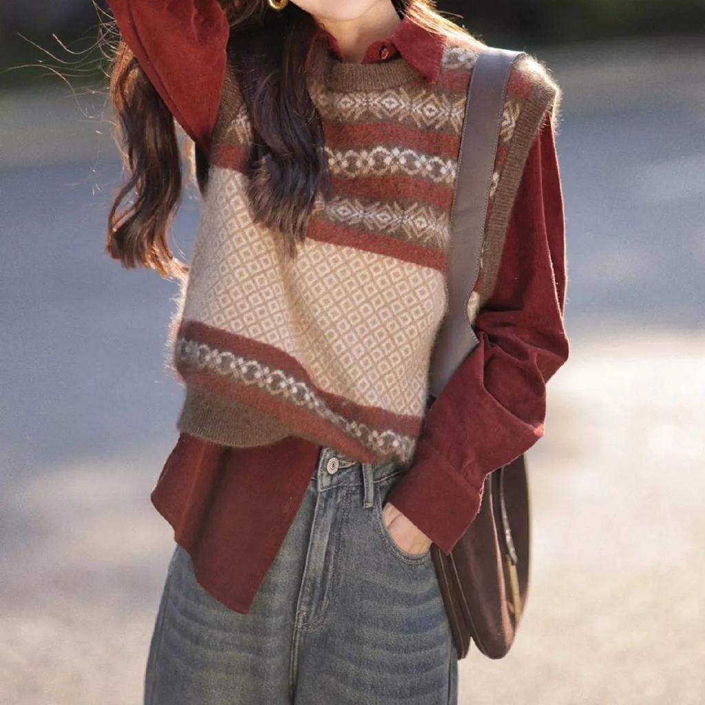 Fashion Vest Women's Autumn and Winter Color Blocked Knitted Vest Sweater Feminine Temperament