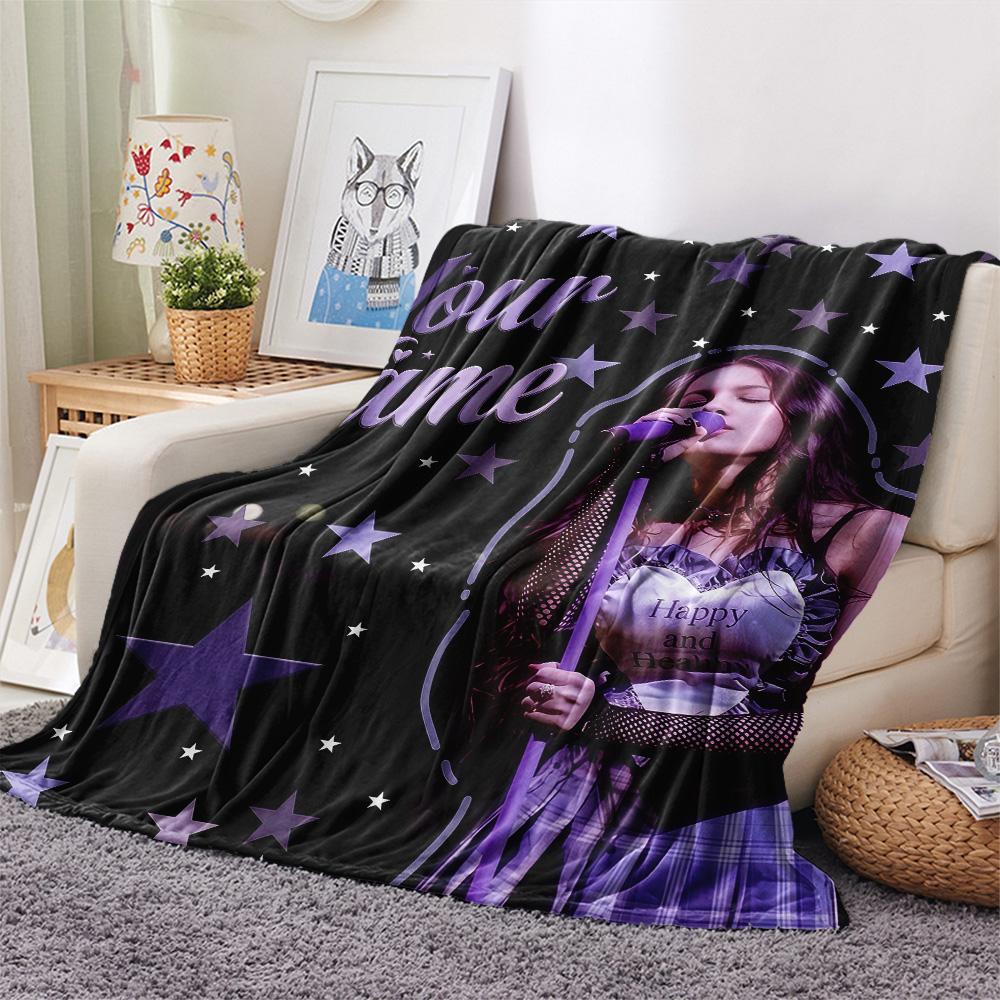 1 pièce Couverture Flanelle Personnalisée Nom Olivia Isabel Rodrigo Motif Convient Toutes Saisons pour Décoration Intérieure Chaleur et Confort Cadeaux Cadeau de Fête -HE161