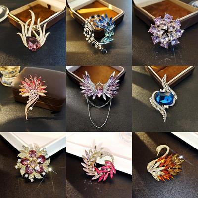 Broche Animal Elegante com Strass: Design Floral de Alta Qualidade para Casacos e Acessórios Femininos