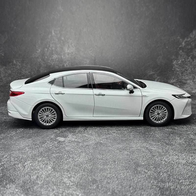 YVAZ6 1/18 TOYOTA Camry Alloy Car Model Diecast Metal Vehicles Car Model Miniature Scale High Simulation Collection Childrens Toy Gift