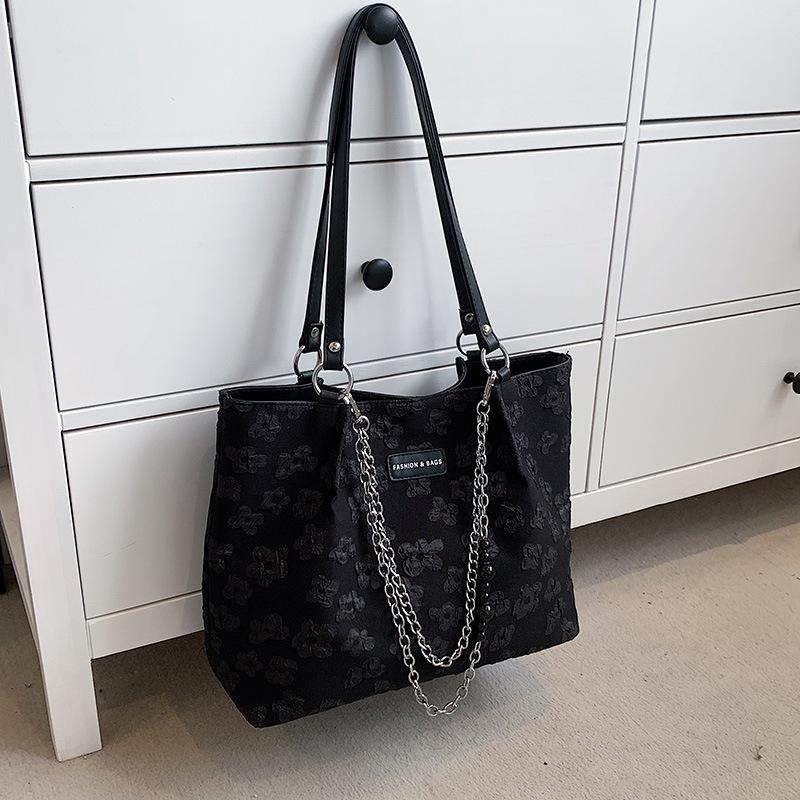 

Large capacity bag women s 2025 summer new versatile ins commuter bag Spice girl style shoulder bag popular tote bag