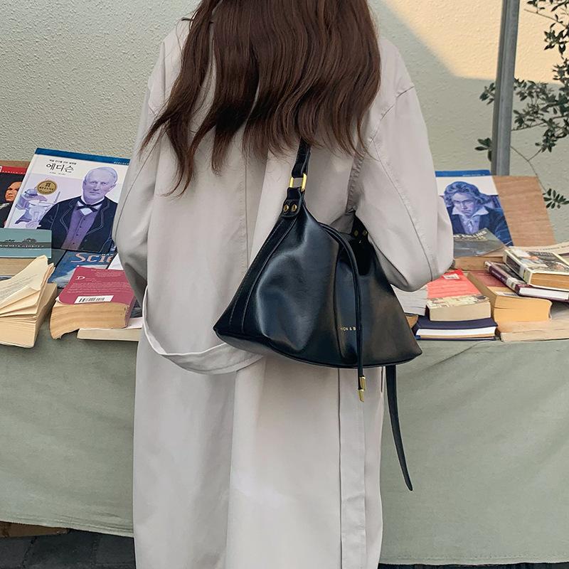 Commuter Tote Bag with Fashionable Texture, Simple Bag, Women's Niche Design, Soft Single Shoulder Crossbody Bag