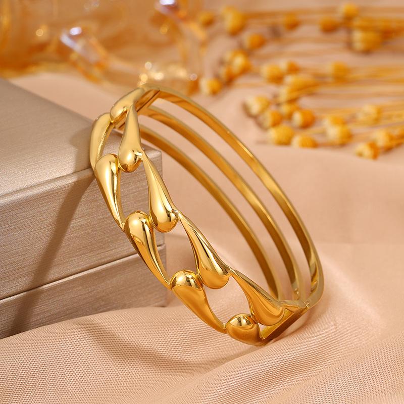 Hollow Water Drop Wide Buckle Opening To Give Best Friend a High-end Ins Bracelet.