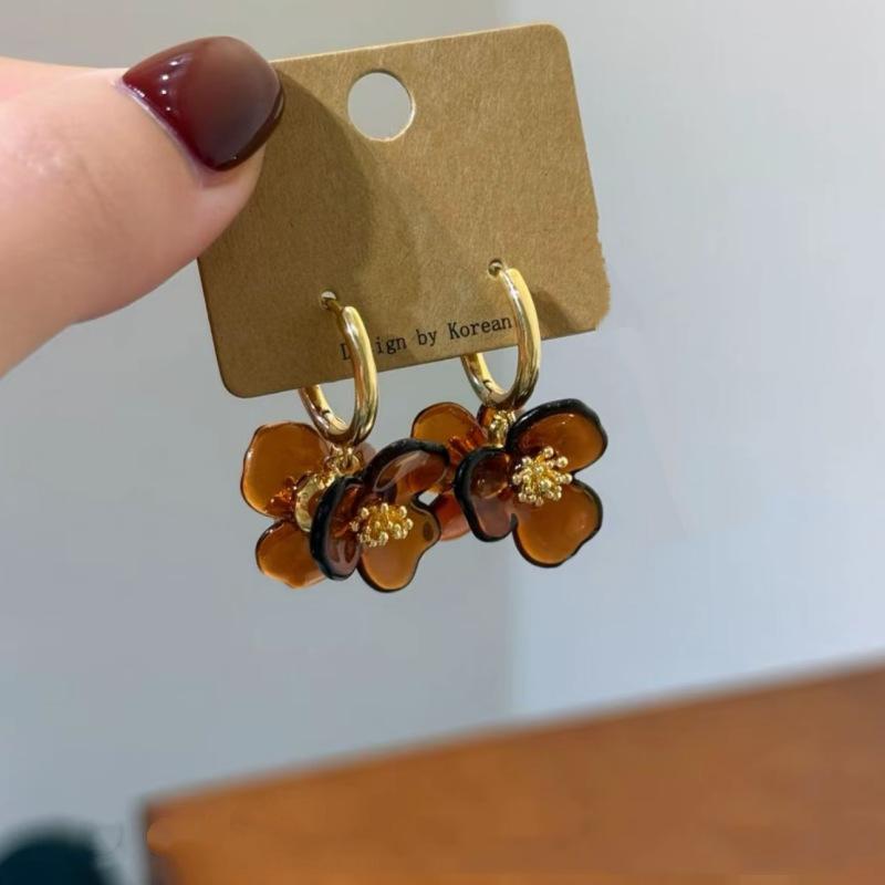 Винтажные серьги-гвоздики с акриловыми цветами в осенне-зимнем стиле Maillard, изысканные серьги для женщин, подчеркивающие темперамент