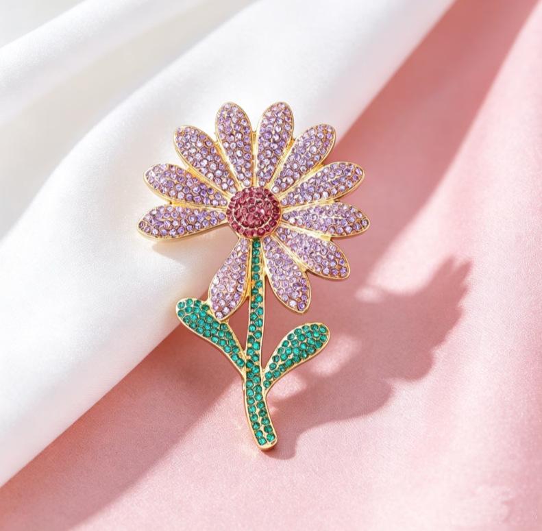 

Big Daisy Brooch Women s Full Diamond Sunflower Pin Fashionable Light Luxury Clothes Bag Accessories Brooch фіолетовий