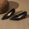Absatzschuhe für Damen Neue flache Öffnung Kleiner Absatz Einzelne Schuhe Damen Spitz zulaufende Spitze Lackleder Schleife Damenschuhe