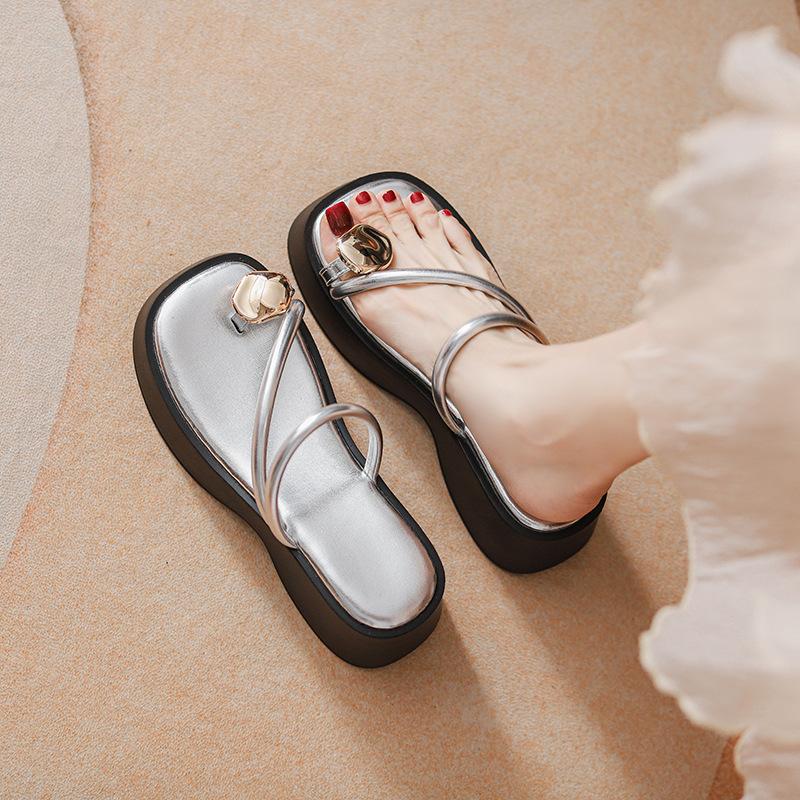 

Thick-soled heightening muffin slippers, wear new summer temperament, small man with toes, casual lazy cool slippers 39