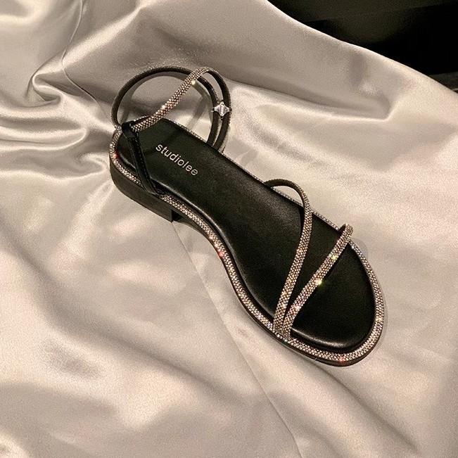 Flat-soled sandals for women to wear in the summer of 2025, new fairy wind open-toed French flash rhinestones with Roman shoes