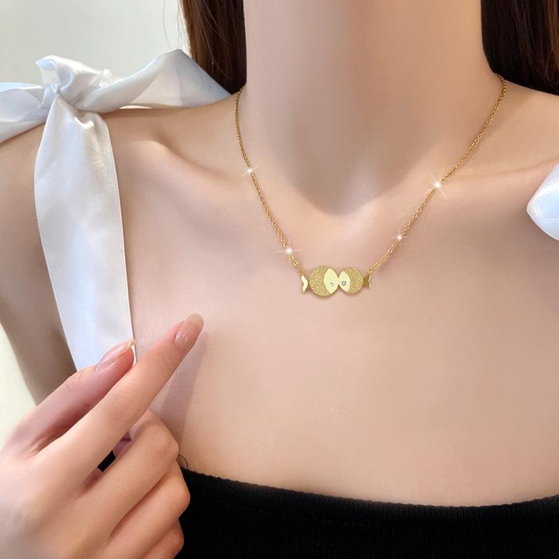 Titanium Steel Personalized Kiss Fish Minimalist Furnace Real Gold Necklace Female Collarbone Chain Accessories