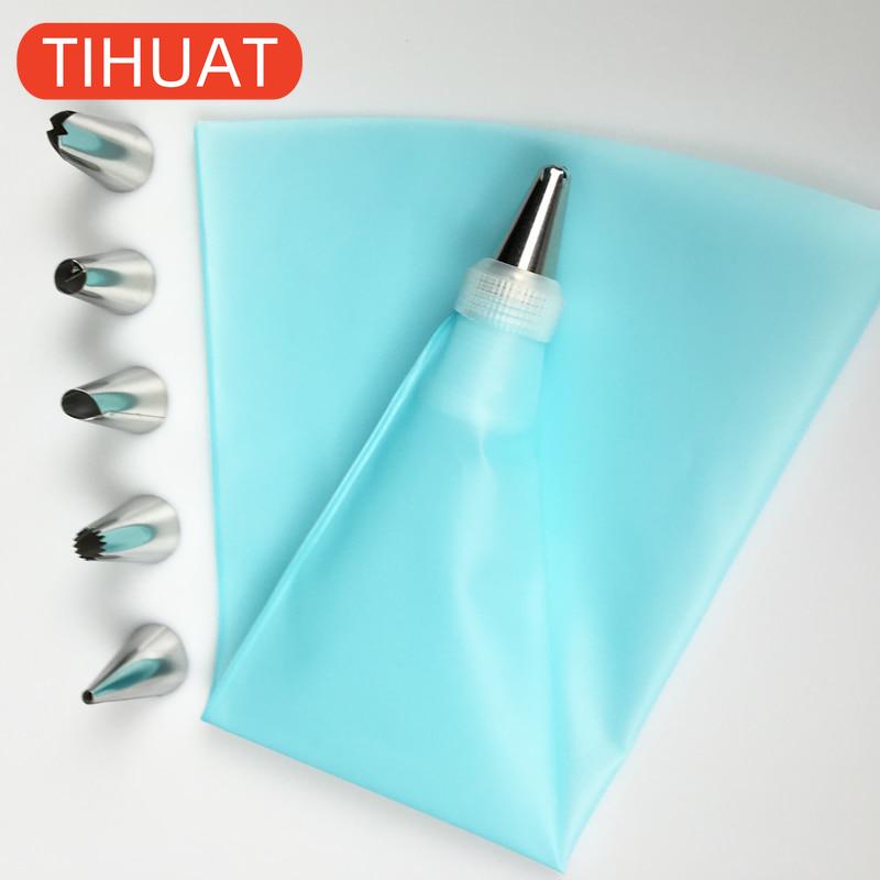 Set - Pastry Bag and Nozzles for It