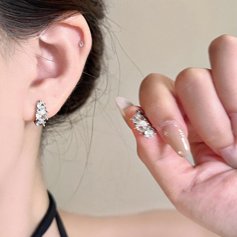 Niche Design Paved Zirconia Ear Cuff for Women - 2025 Trendy High-End Simple Sweet Earring