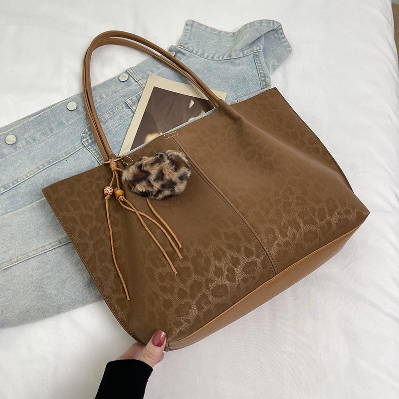 Simple and Retro Large-capacity Bag, Women's Single-shoulder Bag, Commuting Tote Bag for Going Out To Work