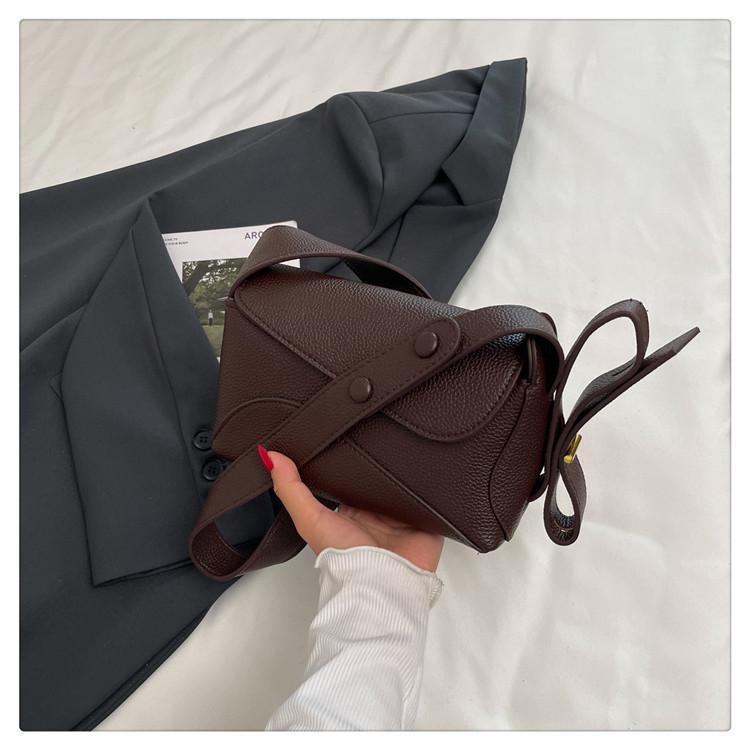 

Premium sense small bag women 2025 new retro fashion small square bag Korean version simple commuter shoulder messenger bag tide
