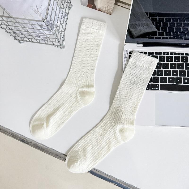 Spring and Summer Thin Solid-color Combed Cotton Boneless Women's Socks, Simple and Versatile, White Comfortable Pile-up Socks