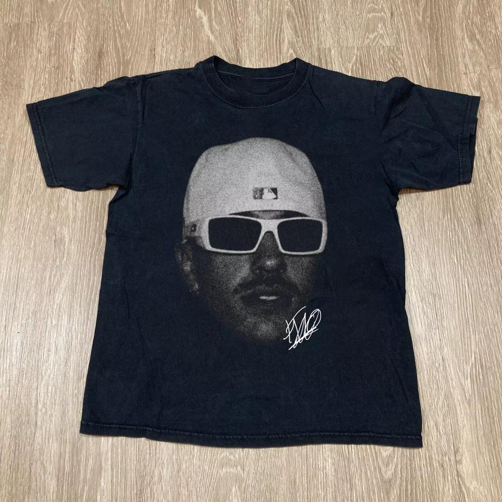 

Retro Style Feid Ferxxo Signed Big Face T-Shirt Black Unisex S-5XL LI996 Unisex T-Shirt M