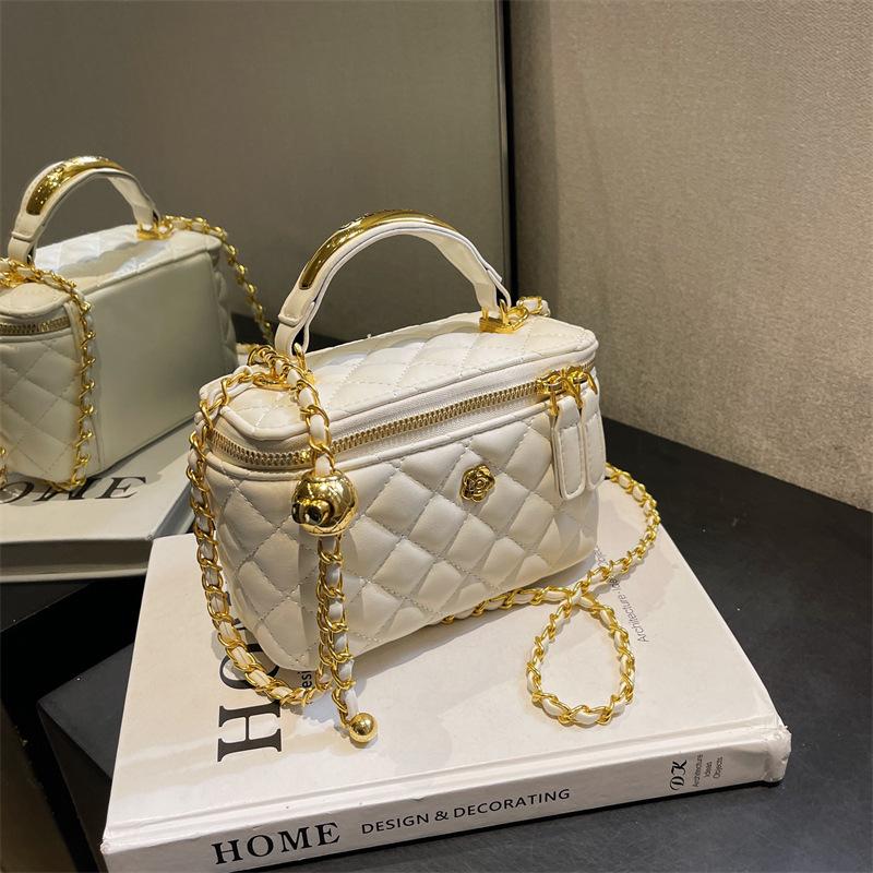 Premium Texture Small Bag Women's New Summer Niche Design Diamond Chain Messenger Bag Portable Bucket Bag
