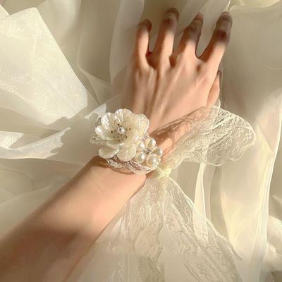 Boutonnière de demoiselle d'honneur: Bracelet Fleur de Poignet Mariage Féerique, Souvenir Blanc avec Livraison Gratuite
