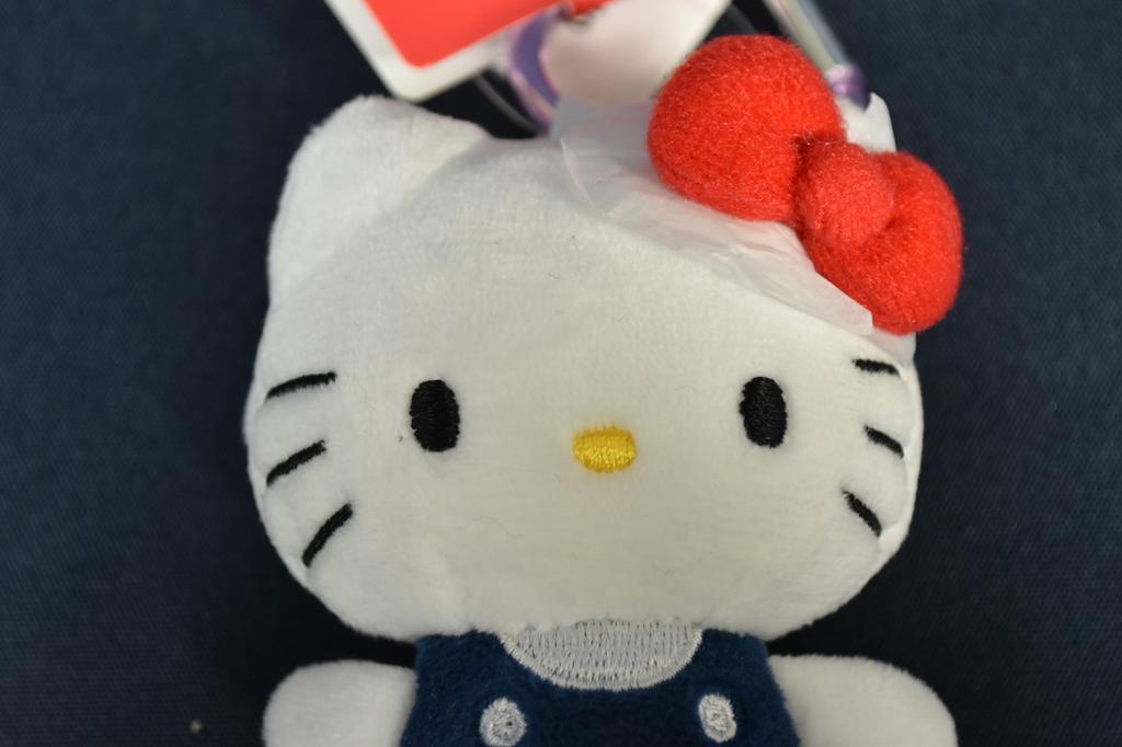 Sanrio Original Hello Kitty Mini Mascot with Heart-Shaped Key Ring H:10cm