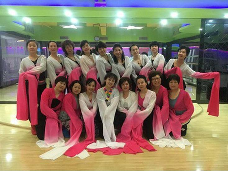 Women's Tibetan Water Sleeve Dance Costume - Classical Performance & Practice Wear for All Ages