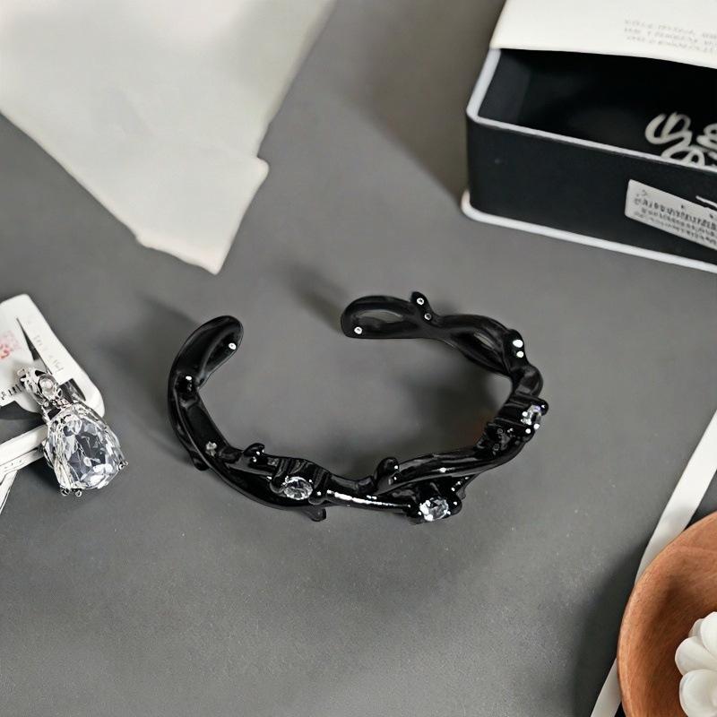 

Dark Advanced Sense Row Diamond Thorn Opening Ring Niche Design Light Luxury Simple Personality Stacked Zircon Ring Woman Adjustable opening