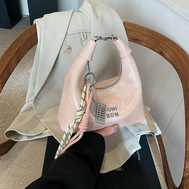 

Bag trendy bag women s 2025 new texture autumn and winter shoulder messenger bag women s popular portable dumplings розовый