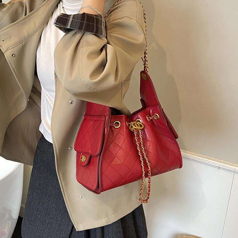 Rhombus Chain Bag Women's 2025 New Messenger Bag Autumn and Winter Niche Design Popular Shoulder Bucket Bag This Year