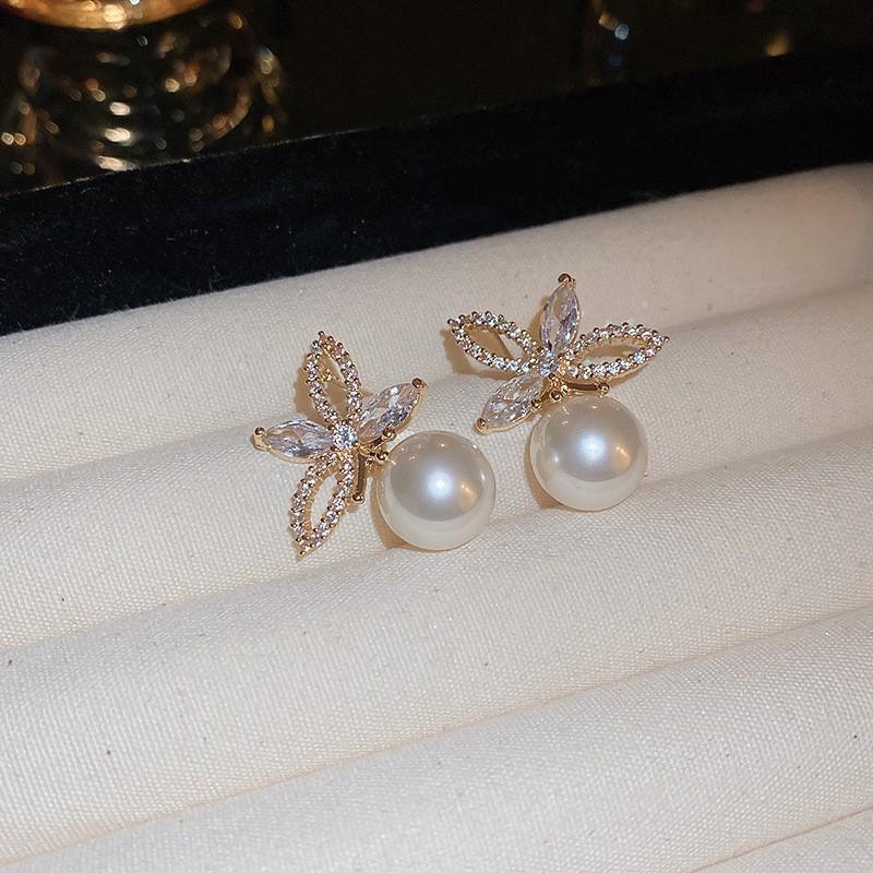 Real gold electroplated silver needle diamond set pearl earrings French retro light luxury stud earrings fashion temperament simple earrings