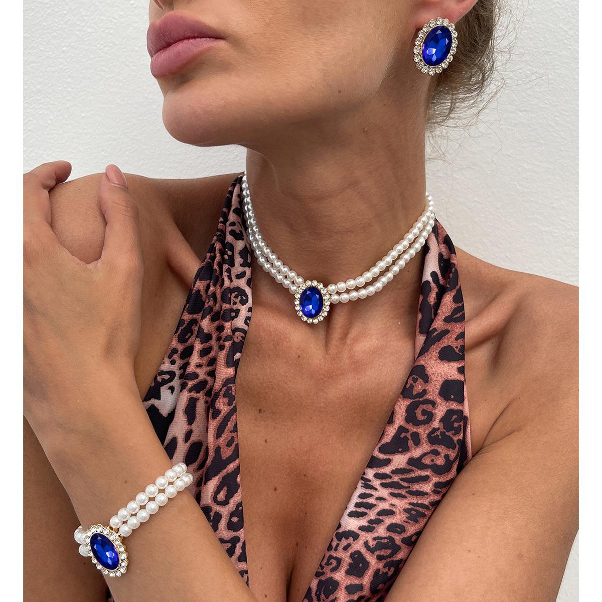 

Винтажное колье-чокер на ключицу в придворном стиле с имитацией жемчуга, темпераментное колье с инкрустацией из драгоценных камней