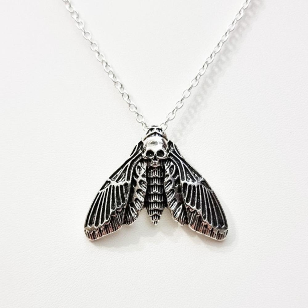 Gothic Retro Sliver Color Death Skull Moth Pendant Necklace for Women Men Hallowmas Party Hip-hop Trendy Jewelry Accessory Gifts