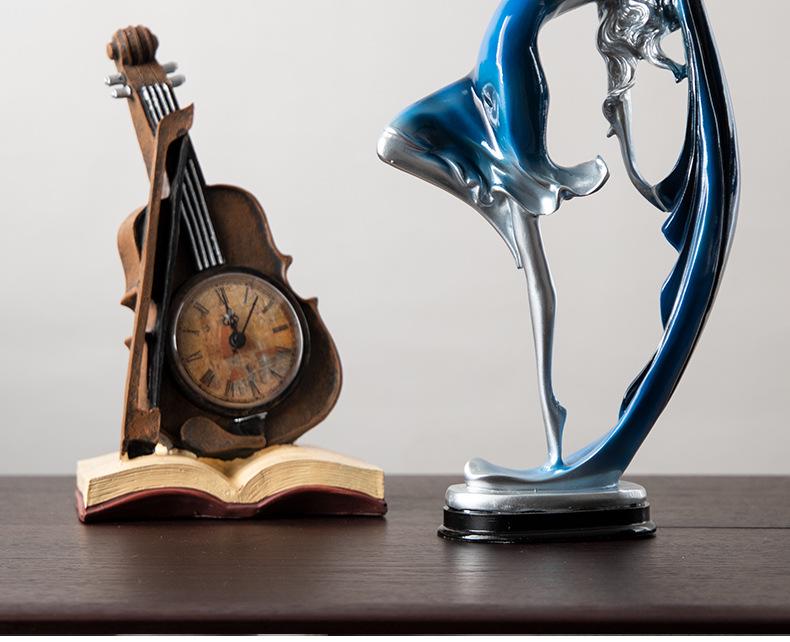Retro Violin Ornament: Creative Minimalist Home Accessory for Living Room, TV Cabinet, or Bookcase.