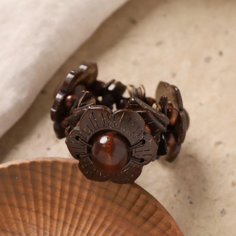 Female Bohemian Retro Coconut Shell Bracelet with Ethnic Style Beaded Charm Bracelet