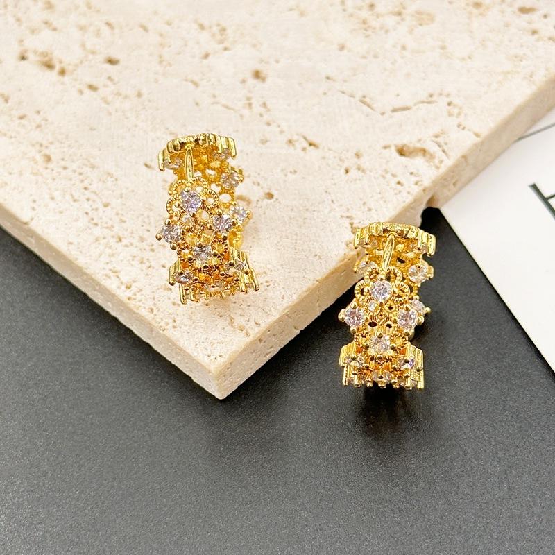 Niche Design Earrings, Ear Buckles, Women'S Personality Diamond-Encrusted Short Earrings, Hollow Zircon Earrings, Spot.