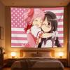 Arazzo Madoka & Homura che si abbracciano con bandiera USA, Stampa Poliestere da Appendere al Muro, Decorazione Kawaii Otaku per Camera da Letto e Soggiorno