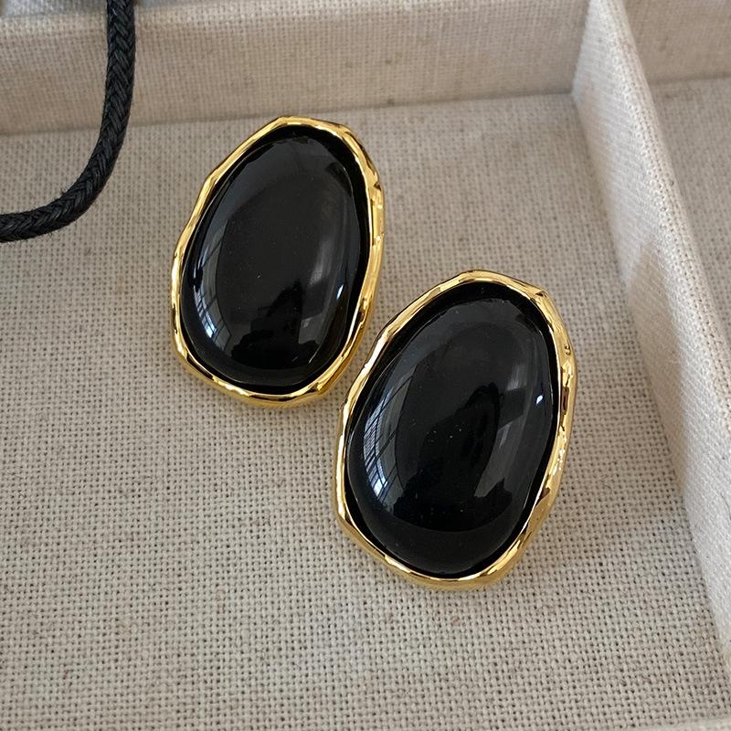 Square Maillard Earrings Autumn and Winter Earrings French Retro Design Temperament Foreign Style Small Fragrant Style Ear Buckle