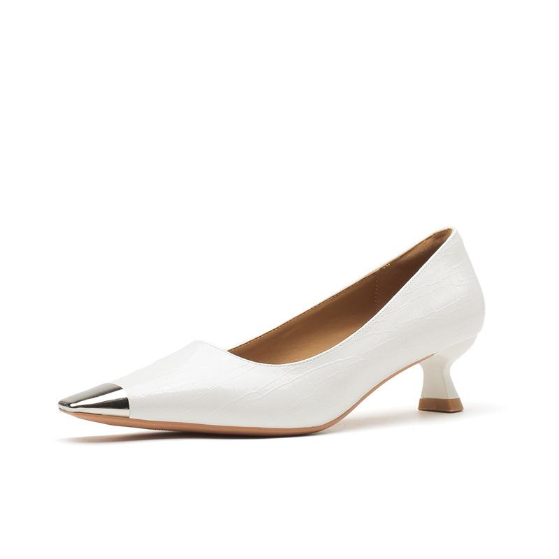 

Белые туфли на высоком каблуке женские с чувством высокого класса 2025 новый темперамент каблук-рюмочка металл французский квадратный носок лакированная кожа одинарные туфли женские 34 белый