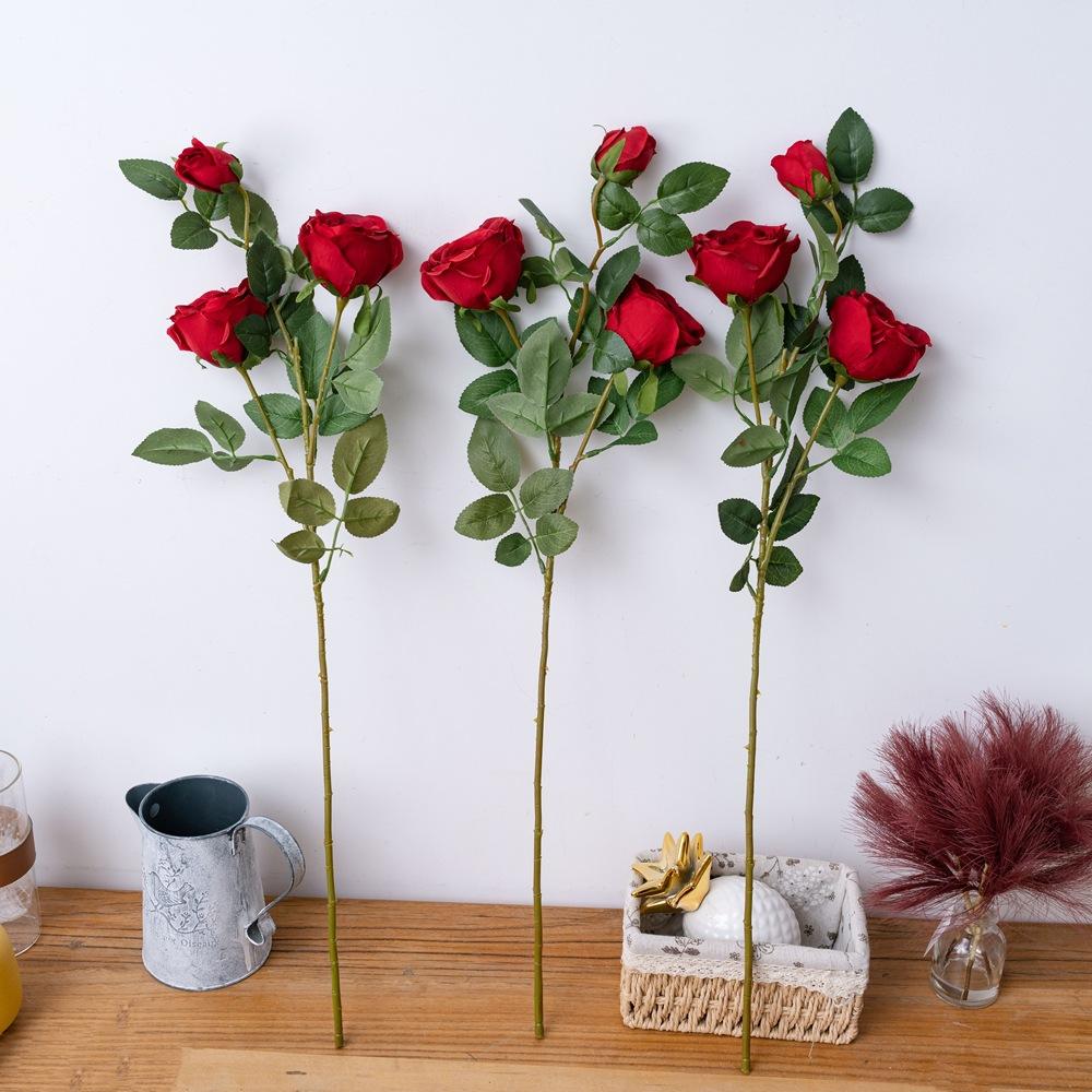 1 Stück Seidenrose mit Stiel Künstliche Rosenblume Realistische Künstliche Langstielrose Valentinstag Falsche Rosenstrauß für Hochzeit Heimdekoration